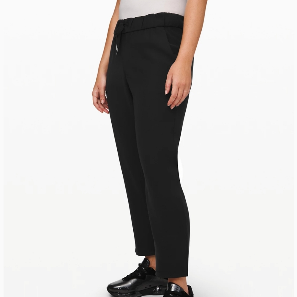 NWT On the fly 7/8 25" woven Lululemon pants - Picture 4 of 5